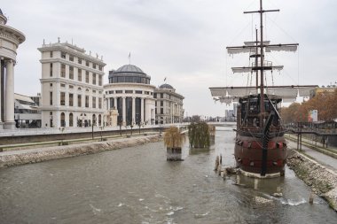 Medeniyetler Köprüsü'nden Vardar Nehri Manzarası.