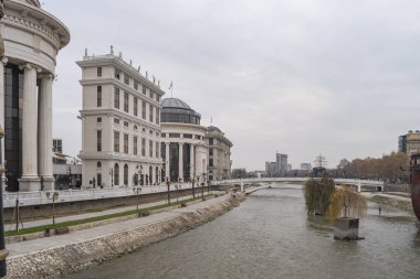 Medeniyetler Köprüsü'nden Vardar Nehri Manzarası.