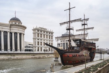 Medeniyetler Köprüsü'nden Vardar Nehri Manzarası.