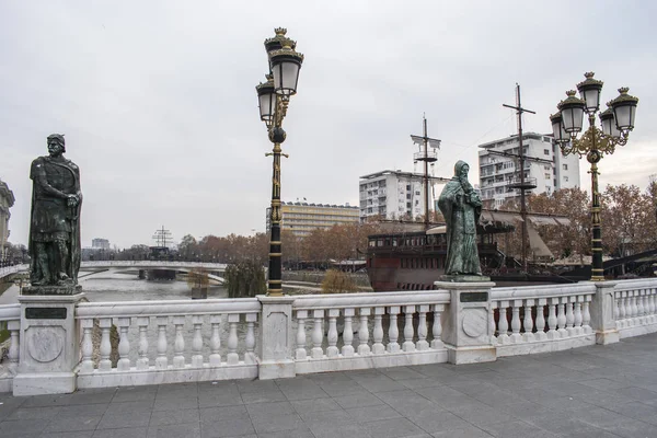 View of Vardar river from the Bridge of Civilizations. — Stock Photo, Image