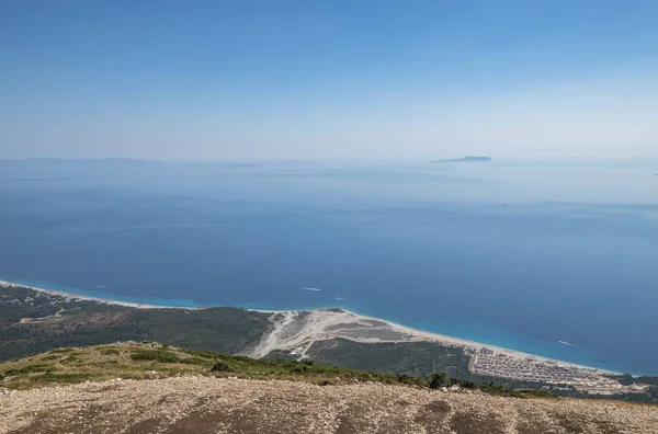 Pohled na pobřeží Jónského moře, Albánie. — Stock fotografie