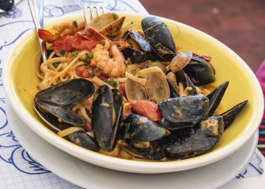 Deniz Ürünleri Linguine çanak.