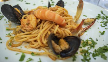 Deniz Ürünleri Linguine çanak.