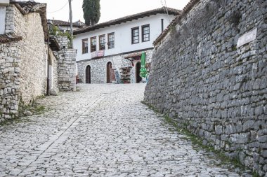 Berat'ın eski kentinin görünümü.