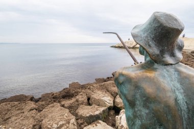 Vollga Waterfront Promenade'de balıkçı heykeli