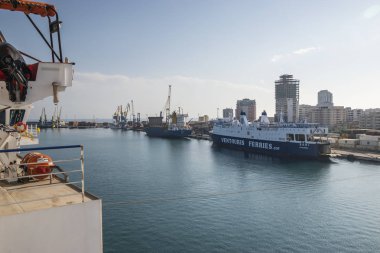 Durres Limanı'na demirledi.