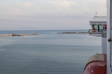 Durres limanından kalkan Yolcu Gemisi.