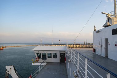 Durres limanından kalkan Yolcu Gemisi.