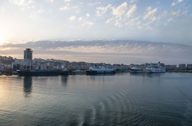Durres Limanı'na demirledi.