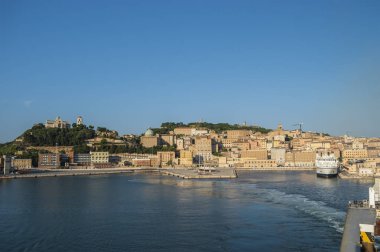 Ancona liman ve şehir manzarası görünümü.