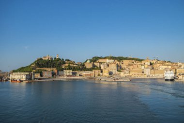 Ancona liman ve şehir manzarası görünümü.