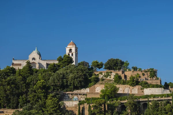 Blick auf die Kathedrale von San Ciriaco. — Stockfoto