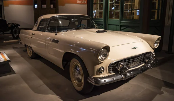 Ford Thunderbird Μετατρέψιμο αυτοκίνητο που παρουσιάζεται στο Henry Ford Μουσείο Αμερικανικής Καινοτομίας. Royalty Free Φωτογραφίες Αρχείου