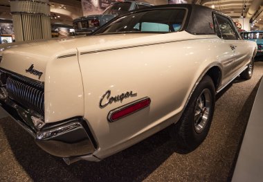 1968 Mercury Cougar Xr-7 coupe.