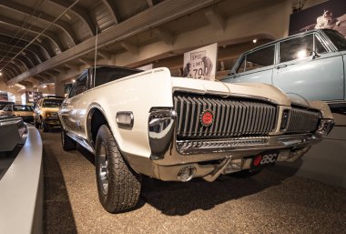 1968 Mercury Cougar Xr-7 coupe.