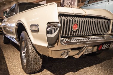 1968 Mercury Cougar Xr-7 coupe.