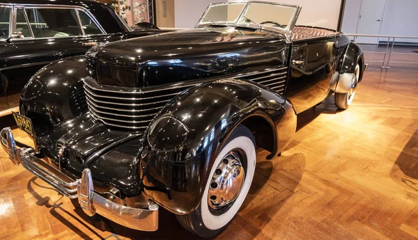 Üstü açık 1937 Cord 812.