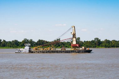 Mavna yakınındaki New Orleans, Louisiana Mississippi Nehri üzerinde