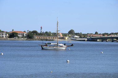 Matanzas Bay teknede, Saint Augustine, Florida bir yaz gününde
