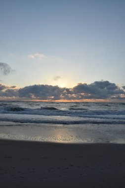 Güneş ufukta beliriyor