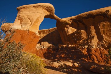 Utah 'taki Escalante Ulusal Anıtı' nın Escalante kasabası yakınlarındaki Şeytan 'ın Bahçesi' nde tuhaf kaya oluşumları. ABD