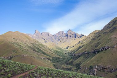 Maymun olarak da bilinen Mahlabatshaneng Tepesi Maloti-Drakensberg Parkı 'ndaki Mermer Hamamlar Mağarası' nın yakınında görüldü. Güney Afrika