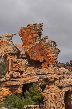 Batı Burnu 'ndaki Cederberg Vahşi Bölgesi' nde aşınmış kumtaşı oluşumları. Güney Afrika