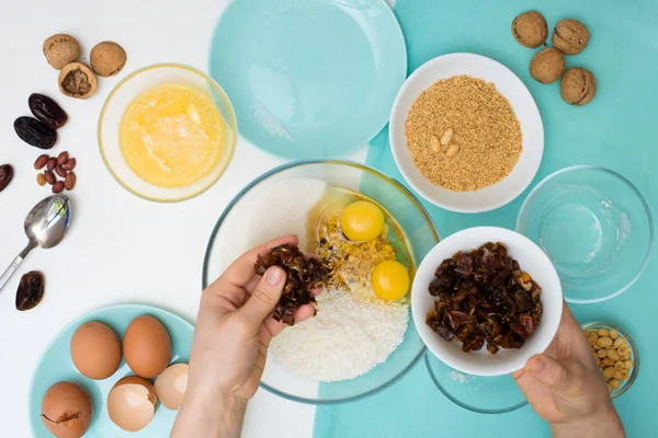 Zutaten Für Das Rezept Hausgemachte Haferflockenplätzchen Mit Datteln Erdnüssen Kokosraspeln — Stockfoto