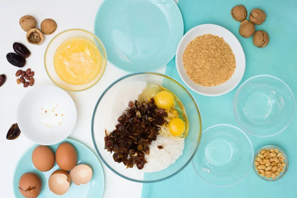 Zutaten Für Das Rezept Hausgemachte Haferflockenplätzchen Mit Datteln Erdnüssen Kokosraspeln — Stockfoto