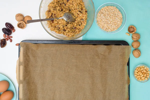 Zutaten Für Das Rezept Hausgemachte Haferflockenplätzchen Mit Datteln Erdnüssen Kokosraspeln — Stockfoto