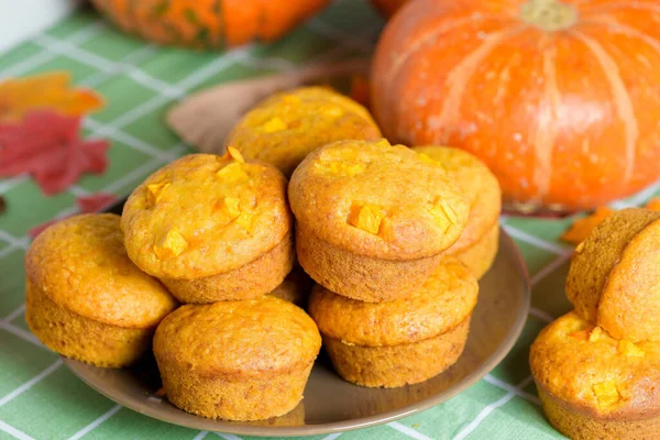 Pompoen Cupcakes Met Verse Pompoen Voor Thanksgiving Dag Herfst Samenstelling — Stockfoto