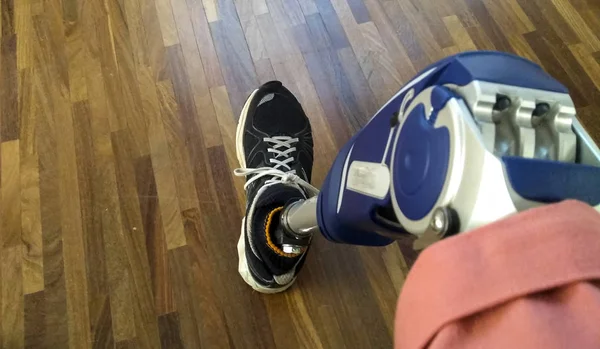 Protez bacak mekaniği, ileri teknoloji Ayakkabı ve şort ile 