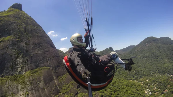 Kluzák Pilot Fyzické Handicapovaných Létání Jejich Vlastní Paragliding — Stock fotografie