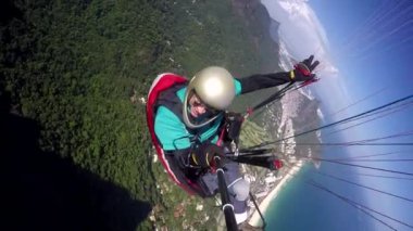 Kendi yamaç paraşütü uçan rio de Janeiro şehri, Rio de Janeiro devlet, Brezilya Güney America.12/20/2016paraglider pilot, fiziksel engelliler,  