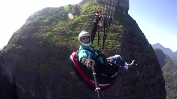 里约热内卢市 里约热内卢州 巴西南美洲 2016 滑翔伞飞行员 身体残障 飞行在自己的滑翔伞 — 图库视频影像