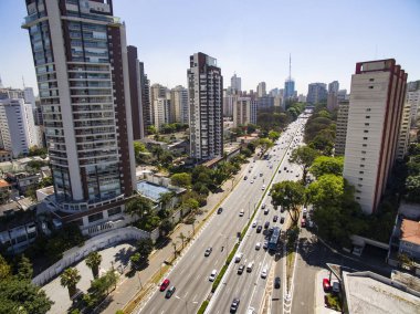Bir cadde trafiği büyük bir şehirde bir sürü fotoğrafını dron 23 Mayıs Avenue, Sao Paulo, Brezilya, Güney Amerika 