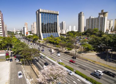 Bir cadde trafiği büyük bir şehirde bir sürü fotoğrafını dron 23 Mayıs Avenue, Sao Paulo, Brezilya, Güney Amerika 