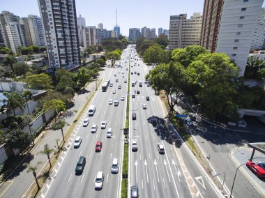 Bir cadde trafiği büyük bir şehirde bir sürü fotoğrafını dron 23 Mayıs Avenue, Sao Paulo, Brezilya, Güney Amerika 