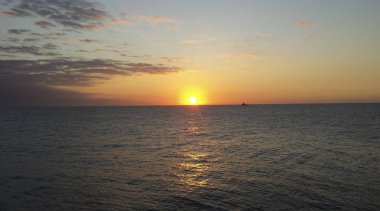 Denizde harika gün batımı 