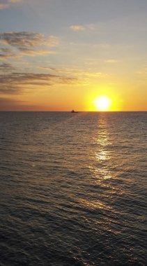 Denizde harika gün batımı 