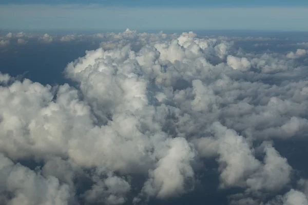 Szép Felhők Tenger Felett Szép Fehér Felhők Alkotó Mozog Kék — Stock Fotó
