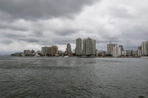 Miasta Budynkami Plaży Tym Samym Czasie Miasta Guarujá Plaża Ameryki — Zdjęcie stockowe