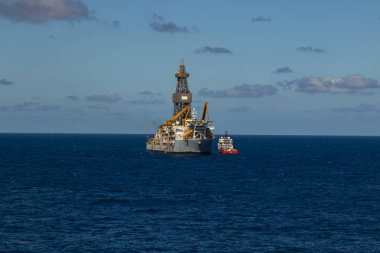 Petrol kuleleri ve offshore petrol istasyonları üzerinde gündoğumu, benim portföy daha fazla seçenek 