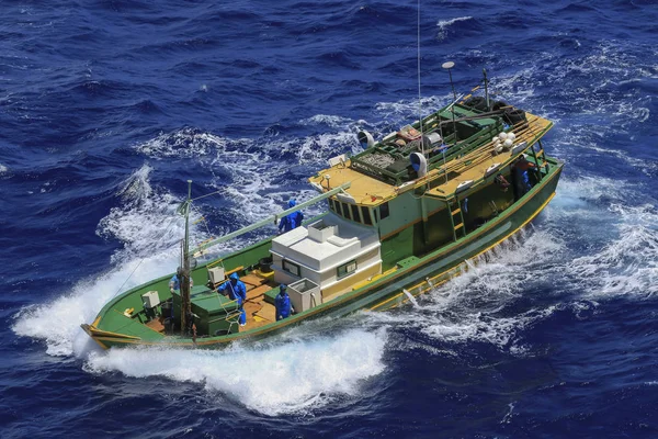 Pequeno Barco Pesca Branco Verde Laranja Mar Profundo Mais Opções — Fotografia de Stock