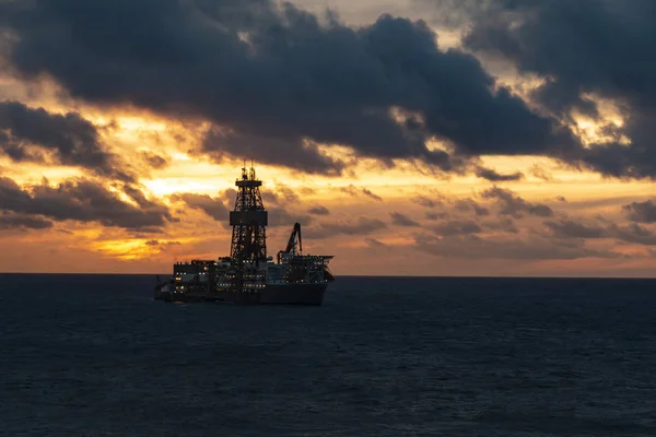 Amanecer Sobre Las Torres Petrolíferas Plataformas Petrolíferas Alta Mar Más — Foto de Stock