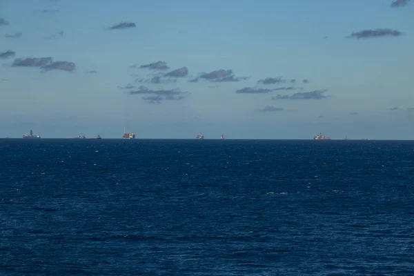 Pôr Sol Belo Dia Alto Mar Barco Trabalhando Área Petróleo — Fotografia de Stock