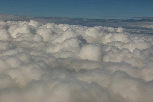 Schöne Weiße Wolken Die Sich Blauem Himmel Bilden Und Bewegen — Stockfoto