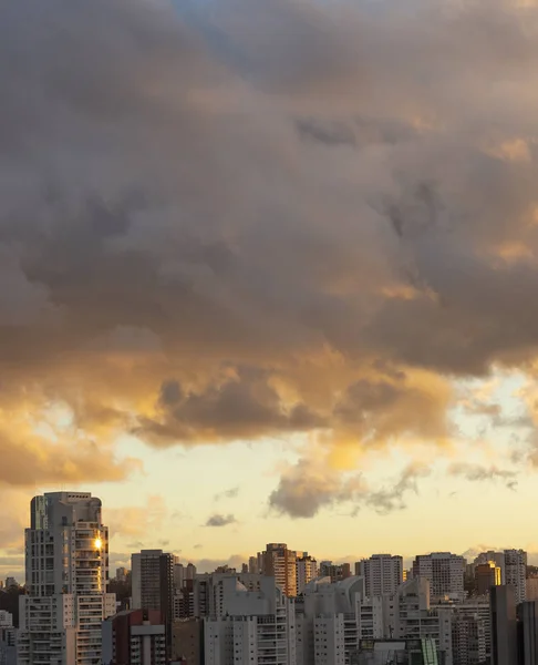 Μεγάλα Κτήρια Στη Μεγάλη Πόλη Και Ένα Μαγευτικό Ηλιοβασίλεμα Βραζιλία — Φωτογραφία Αρχείου