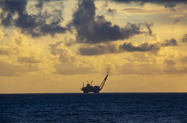 Área Trabajo Offshore Alta Mar Industria Petrolera Hermoso Día Atardecer — Foto de Stock