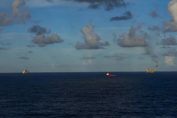 Área Trabajo Offshore Alta Mar Industria Petrolera Hermoso Día Atardecer — Foto de Stock